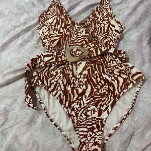 Traje de bańo como nuevo M 8-10